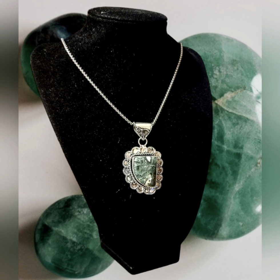 925 Sterling Silver Plated Victorian Green Pendant
